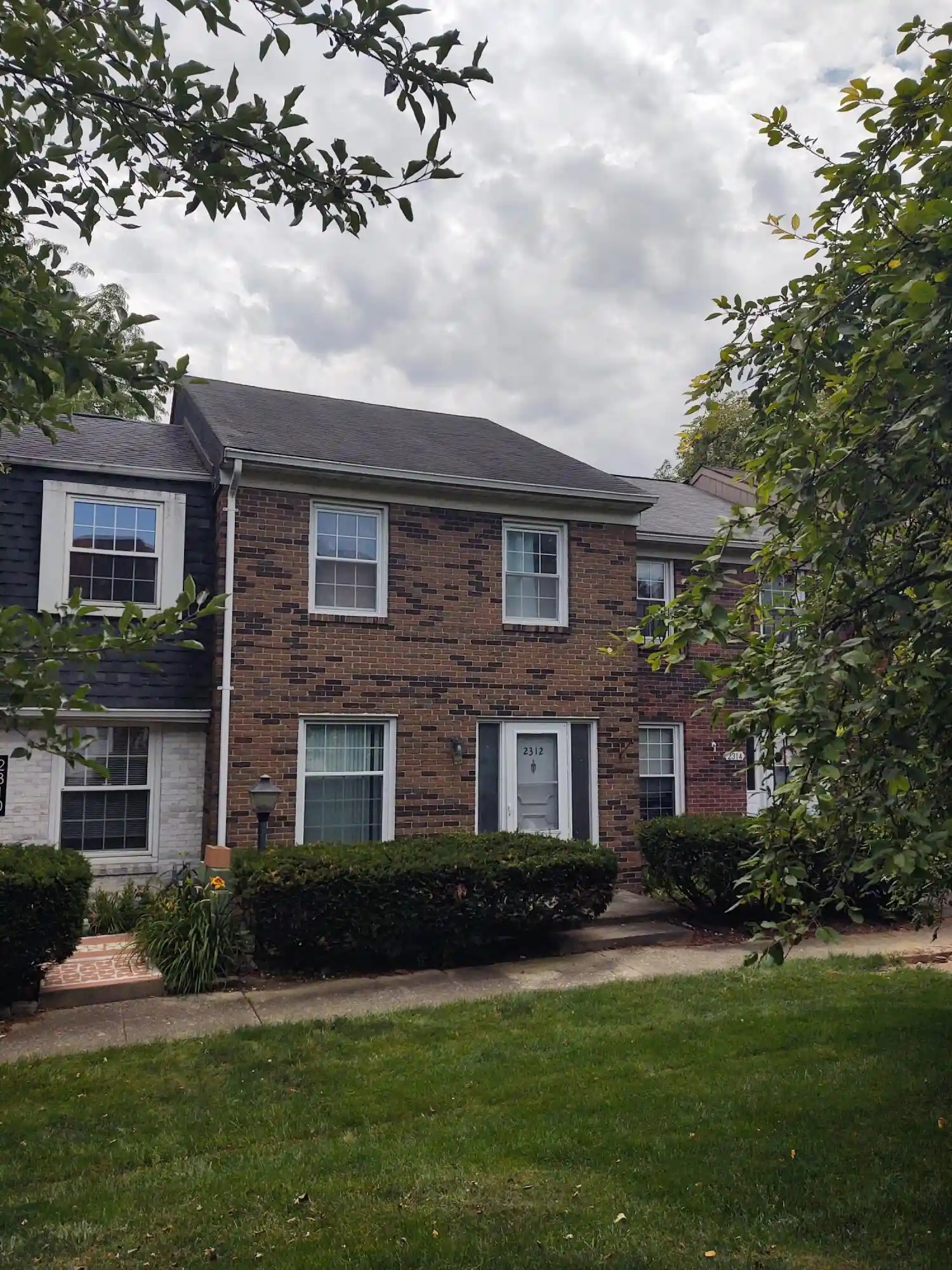 Listing Photo 1 - Condo for sale in 2312 Hardesty Ct located at 2312 Hardesty Ct, Columbus, OH 43204 - Unit #H2