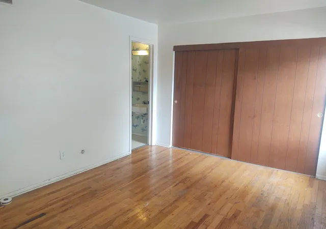 Listing Photo 4 - Condo for sale in building located at 2312 Hardesty Ct, Columbus, OH 43204 - Unit #H2