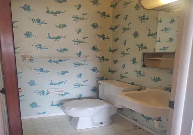 Listing Photo 5 - Condo for sale in building located at 2312 Hardesty Ct, Columbus, OH 43204 - Unit #H2