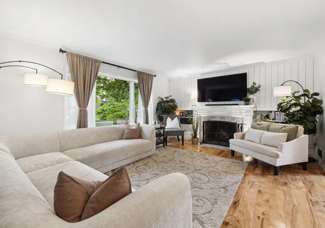 Photo 4 of Single family home for sale at 836 Grandon Ave, Columbus, OH 43209 | MLS# 226036097 | Listing updated on 2026-09-27