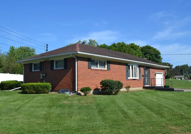 Photo 4 of Single family home for sale at 2683 Home Orchard Dr, Springfield, OH 45503 | MLS# 226035217 | Listing updated on 2026-09-16
