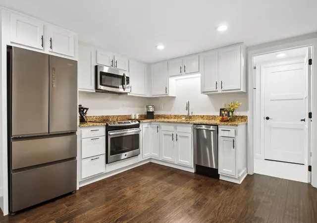 Photo 4 of Condo for sale at 2109 W 5th Avenue #E, Columbus, OH 43212 | MLS# 226035502 | Listing updated on 2026-10-29