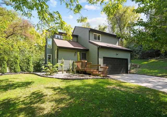 Photo 1 of Single family home for sale at 6 Sussex Dr, Athens, OH 45701 | MLS# 226035230 | Listing updated on 2026-10-07