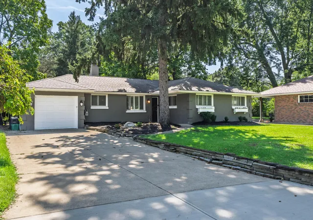Photo 1 of Single family home for sale at 2719 Lakewood Dr, Columbus, OH 43231 | MLS# 226035351 | Listing updated on 2026-09-24