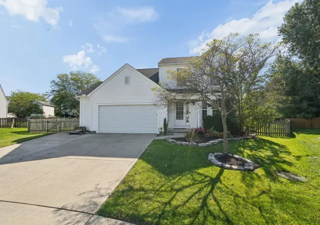 Photo 3 of Single family home for sale at 335 Edgemont Ct, Pataskala, OH 43062 | MLS# 226035251 | Listing updated on 2026-10-02