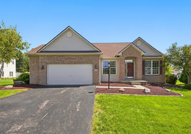 Photo 2 of Single family home for sale at 571 Banbridge St, Pickerington, OH 43147 | MLS# 226035512 | Listing updated on 2026-09-27