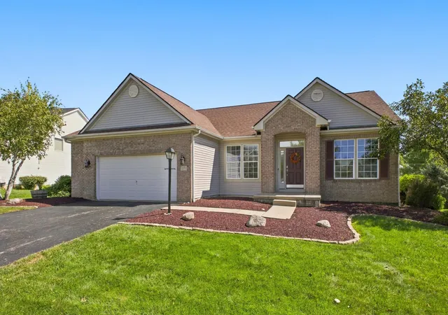 Photo 3 of Single family home for sale at 571 Banbridge St, Pickerington, OH 43147 | MLS# 226035512 | Listing updated on 2026-09-27