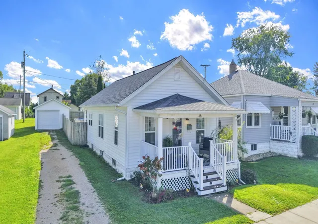 Photo 1 of Single family home for sale at 461 Arlington Ave, Newark, OH 43055 | MLS# 226035271 | Listing updated on 2026-09-22