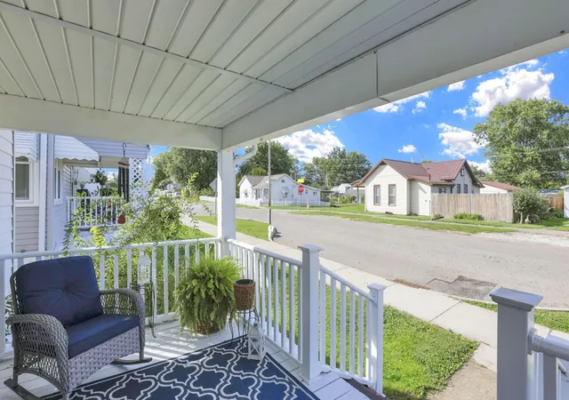 Photo 3 of Single family home for sale at 461 Arlington Ave, Newark, OH 43055 | MLS# 226035271 | Listing updated on 2026-09-22