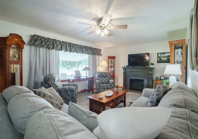 Photo 4 of Single family home for sale at 400 Market St, Richmond Dale, OH 45673 | MLS# 226035282 | Listing updated on 2026-09-27