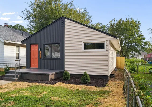 Photo 3 of Single family home for sale at 1225 Aberdeen Ave, Columbus, OH 43211 | MLS# 226035738 | Listing updated on 2026-09-25