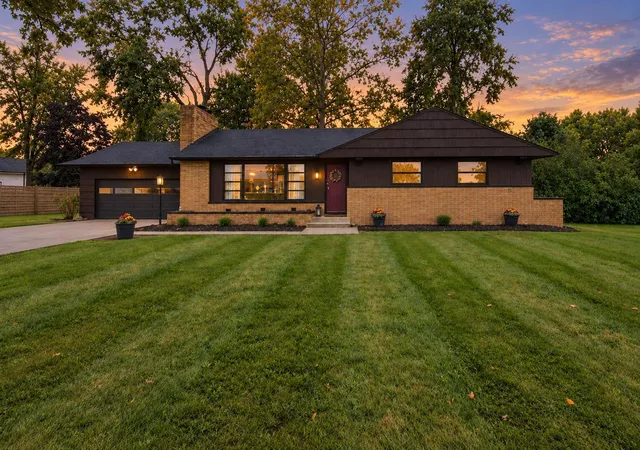 Photo 1 of Single family home for sale at 2611 Bethel Rd, Columbus, OH 43220 | MLS# 226035316 | Listing updated on 2026-10-05