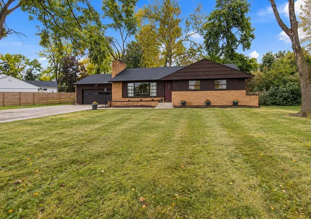 Photo 3 of Single family home for sale at 2611 Bethel Rd, Columbus, OH 43220 | MLS# 226035316 | Listing updated on 2026-10-05