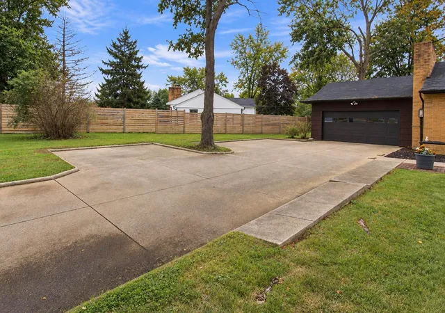 Photo 4 of Single family home for sale at 2611 Bethel Rd, Columbus, OH 43220 | MLS# 226035316 | Listing updated on 2026-10-05