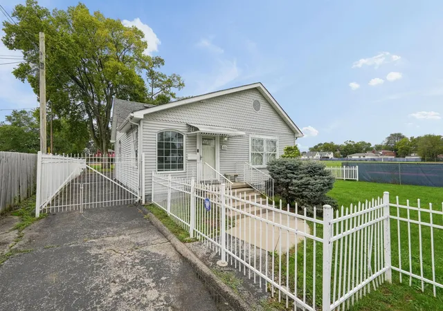 Photo 3 of Single family home for sale at 513 S Powell, Columbus, OH 43204 | MLS# 226035745 | Listing updated on 2026-09-21