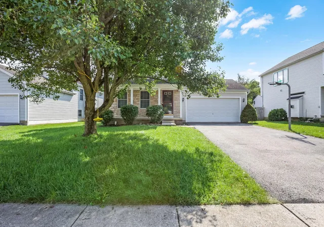 Photo 2 of Single family home for sale at 395 Green Apple Pl, Pataskala, OH 43062 | MLS# 226035526 | Listing updated on 2026-10-05