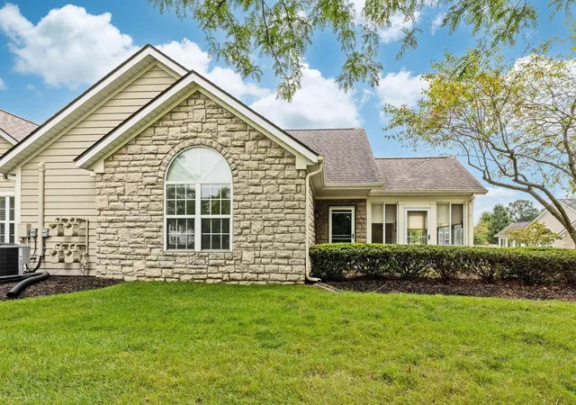 Listing Photo 4 - Condo for sale in building located at 6362 Mission Hls Pl, Westerville, OH 43082