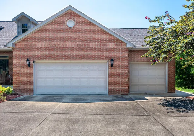 Photo 3 of Single family home for sale at 809 Sara Dr, Coshocton, OH 43812 | MLS# 226035632 | Listing updated on 2026-10-01