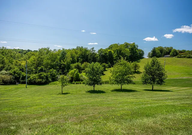 Photo 4 of Single family home for sale at 809 Sara Dr, Coshocton, OH 43812 | MLS# 226035632 | Listing updated on 2026-10-01