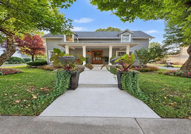 Photo 1 of Single family home for sale at 521 S Main St, Pataskala, OH 43062 | MLS# 226035477 | Listing updated on 2026-10-06