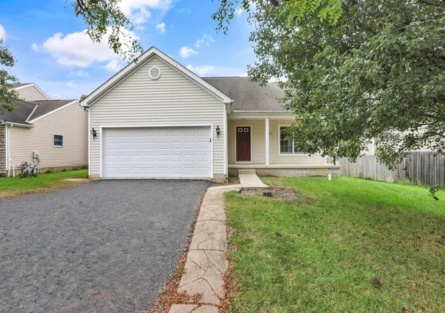 Photo 2 of Single family home for sale at 1467 Creekview Dr, Marysville, OH 43040 | MLS# 226036333 | Listing updated on 2026-10-04