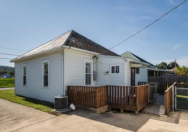 Photo 4 of Single family home for sale at 682 Jackson St, Nelsonville, OH 45764 | MLS# 226035914 | Listing updated on 2026-09-26