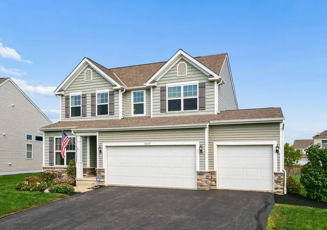 Photo 2 of Single family home for sale at 1418 Park Meadow Dr, Marysville, OH 43040 | MLS# 226035444 | Listing updated on 2026-10-04