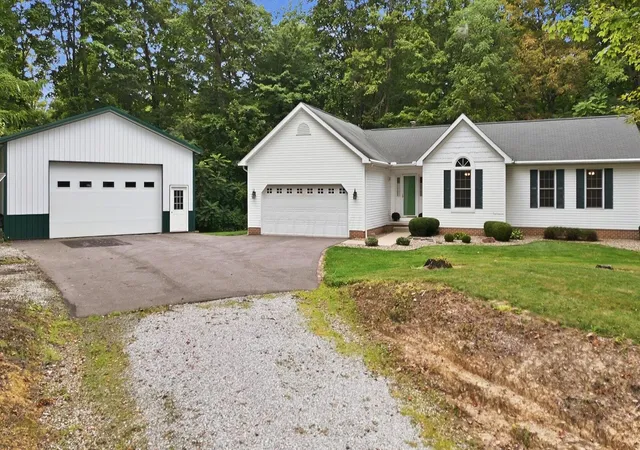 Photo 2 of Sale Pending at 806 Township Rd 1101, Ashland, OH 44805 | MLS# 226035491 | Listing updated on 2026-09-21