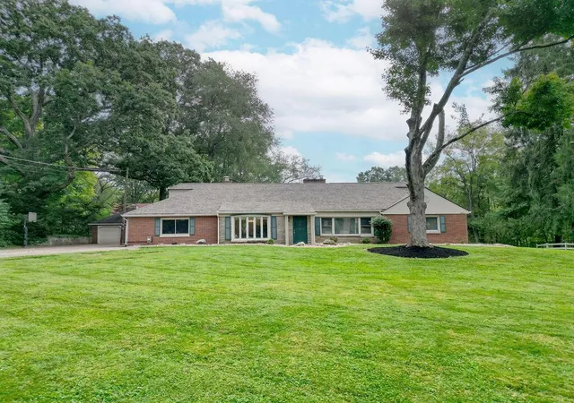 Photo 1 of Single family home for sale at 204 S Edgewood Rd, Mount Vernon, OH 43050 | MLS# 226035519 | Listing updated on 2026-10-05