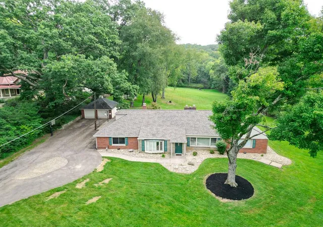 Photo 3 of Single family home for sale at 204 S Edgewood Rd, Mount Vernon, OH 43050 | MLS# 226035519 | Listing updated on 2026-10-05