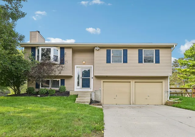 Photo 3 of Single family home for sale at 971 Ridenour Rd, Columbus, OH 43230 | MLS# 226035553 | Listing updated on 2026-09-25