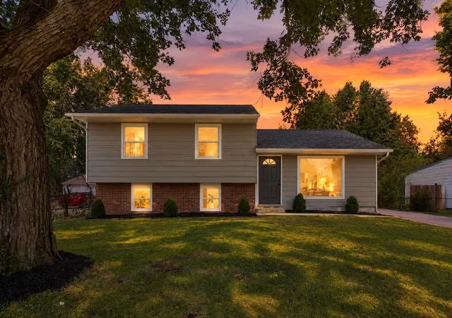 Photo 2 of Single family home for sale at 914 Cherrydale Ave, Columbus, OH 43207 | MLS# 226035494 | Listing updated on 2026-09-29