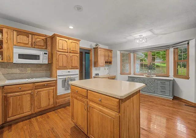 Photo 3 of Single family home for sale at 3381 Apple Valley Dr, Howard, OH 43028 | MLS# 226035521 | Listing updated on 2026-09-17