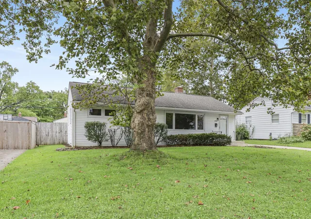 Photo 2 of Sale Pending at 2722 Woodstock Rd, Columbus, OH 43221 | MLS# 226035941 | Listing updated on 2026-09-28