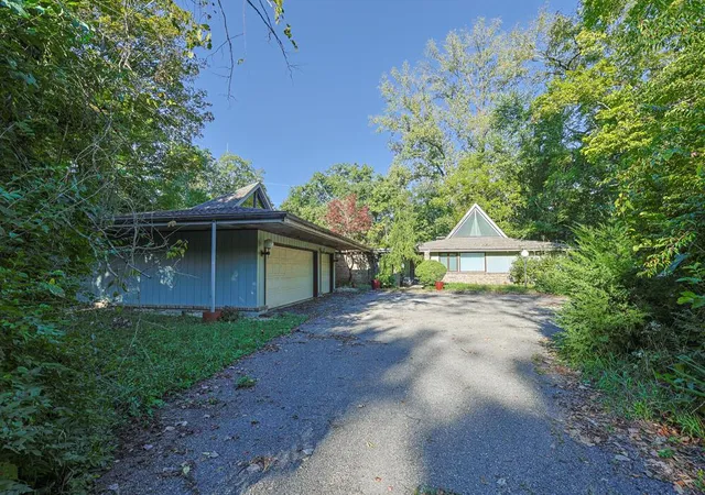 Photo 1 of Single family home for sale at 5445 Sherfield Dr, Dayton, OH 45426 | MLS# 226035527 | Listing updated on 2026-09-29
