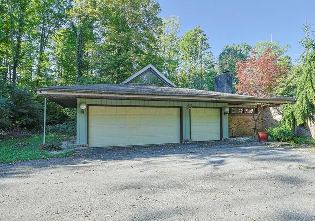 Photo 2 of Single family home for sale at 5445 Sherfield Dr, Dayton, OH 45426 | MLS# 226035527 | Listing updated on 2026-09-29