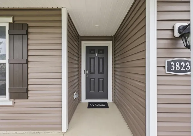 Photo 3 of Single family home for sale at 3823 Alledonia Dr, Grove City, OH 43123 | MLS# 226036570 | Listing updated on 2026-09-29