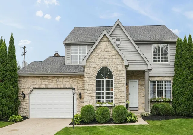 Photo 3 of Sale Pending at 4907 Britton Farms Ct, Hilliard, OH 43026 | MLS# 226035885 | Listing updated on 2026-09-21