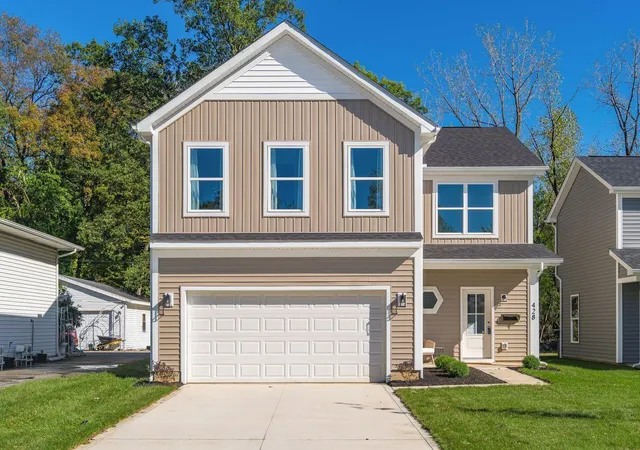 Photo 1 of Single family home for sale at 428 Postle Blvd, Columbus, OH 43228 | MLS# 226035887 | Listing updated on 2026-09-23