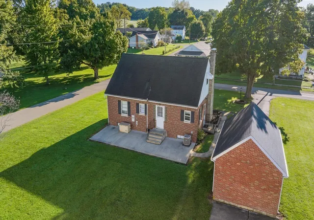 Photo 3 of Single family home for sale at 691 Jefferson St, Utica, OH 43080 | MLS# 226035631 | Listing updated on 2026-09-29