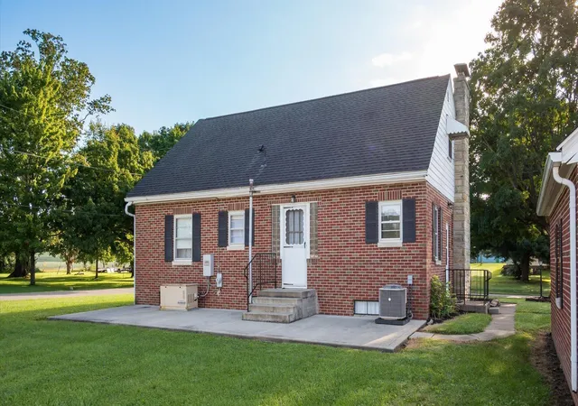 Photo 3 of Single family home for sale at 691 Jefferson St, Utica, OH 43080 | MLS# 226035631 | Listing updated on 2026-09-29