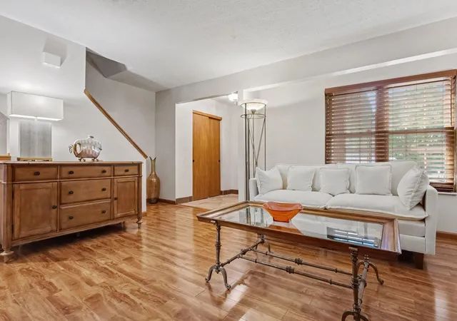 Listing Photo 4 - Condo for sale in building located at 1164 Cambridge Wy, Pickerington, OH 43147