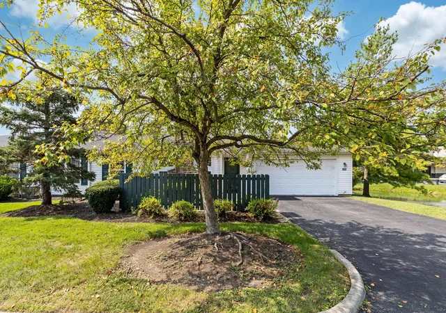 Photo 2 of Sale Pending at 2499 Crystal Springs Dr, Hilliard, OH 43026 | MLS# 226035606 | Listing updated on 2026-09-19