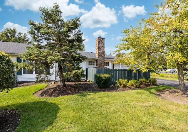Photo 3 of Sale Pending at 2499 Crystal Springs Dr, Hilliard, OH 43026 | MLS# 226035606 | Listing updated on 2026-09-19