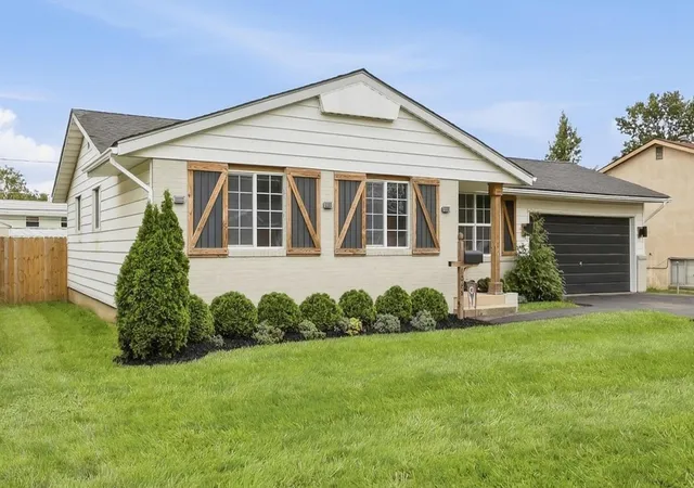Photo 2 of Single family home for sale at 1088 Torrey Hl Dr, Columbus, OH 43228 | MLS# 226035740 | Listing updated on 2026-09-30