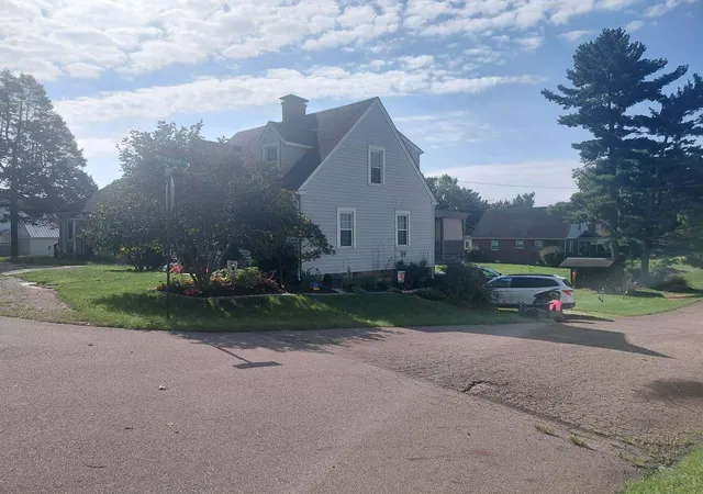 Photo 2 of Single family home for sale at 356 Edgewood Ave, Lancaster, OH 43130 | MLS# 226035617 | Listing updated on 2026-09-18