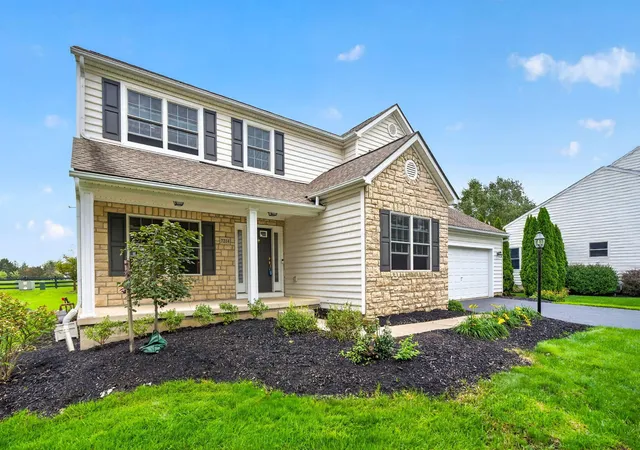 Photo 3 of Single family home for sale at 7214 Eventrail Dr, Powell, OH 43065 | MLS# 226035906 | Listing updated on 2026-09-27