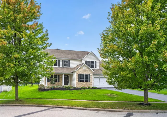 Photo 3 of Single family home for sale at 7214 Eventrail Dr, Powell, OH 43065 | MLS# 226035906 | Listing updated on 2026-09-27
