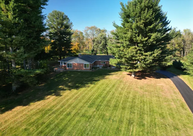 Photo 3 of Single family home for sale at 1947 Hallie Ln, Granville, OH 43023 | MLS# 226035713 | Listing updated on 2026-10-22