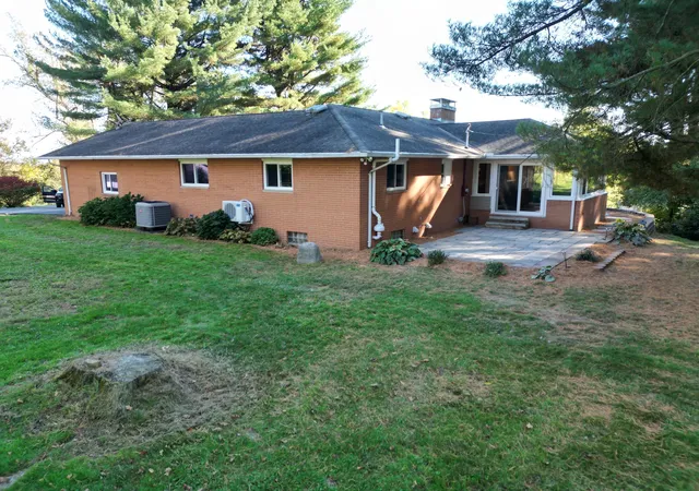 Photo 4 of Single family home for sale at 1947 Hallie Ln, Granville, OH 43023 | MLS# 226035713 | Listing updated on 2026-10-22